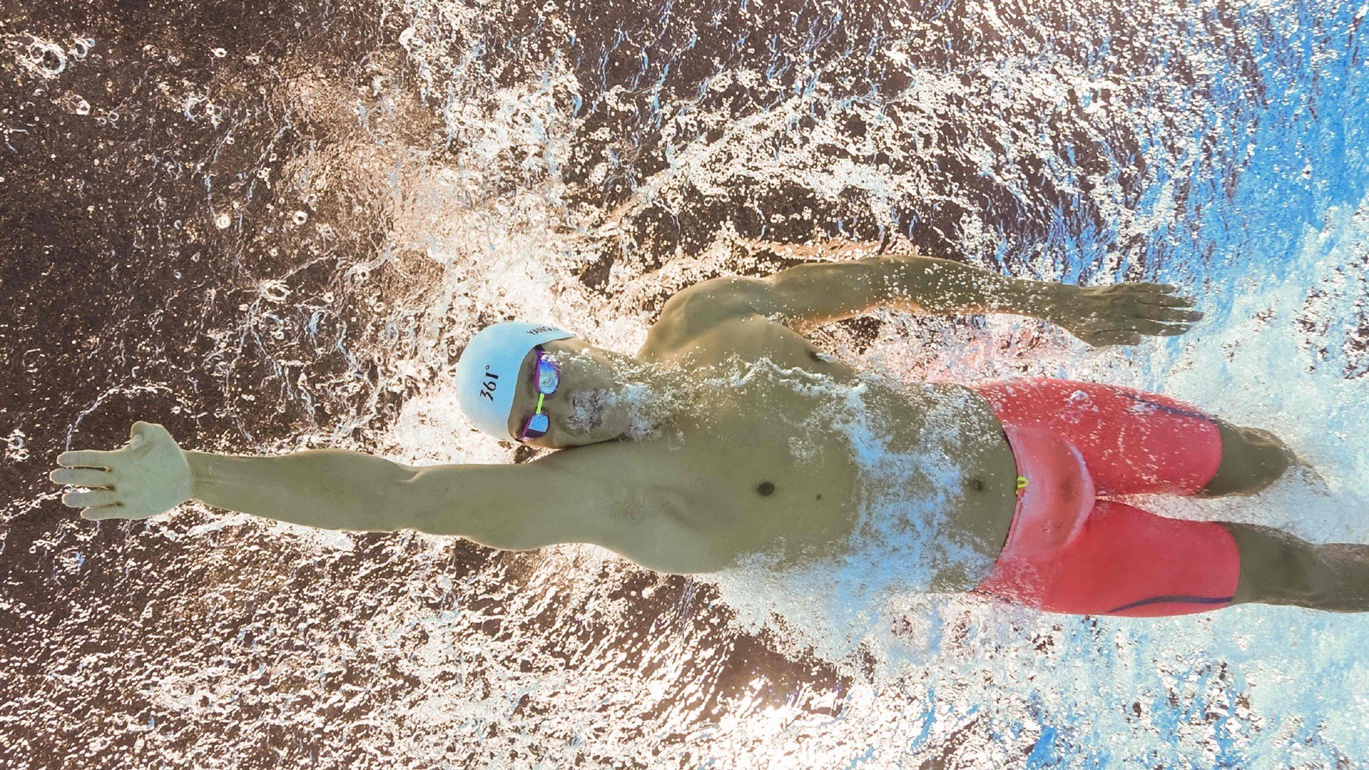 “团队精神：幕后英雄的坚守与执着”，团队精神人物