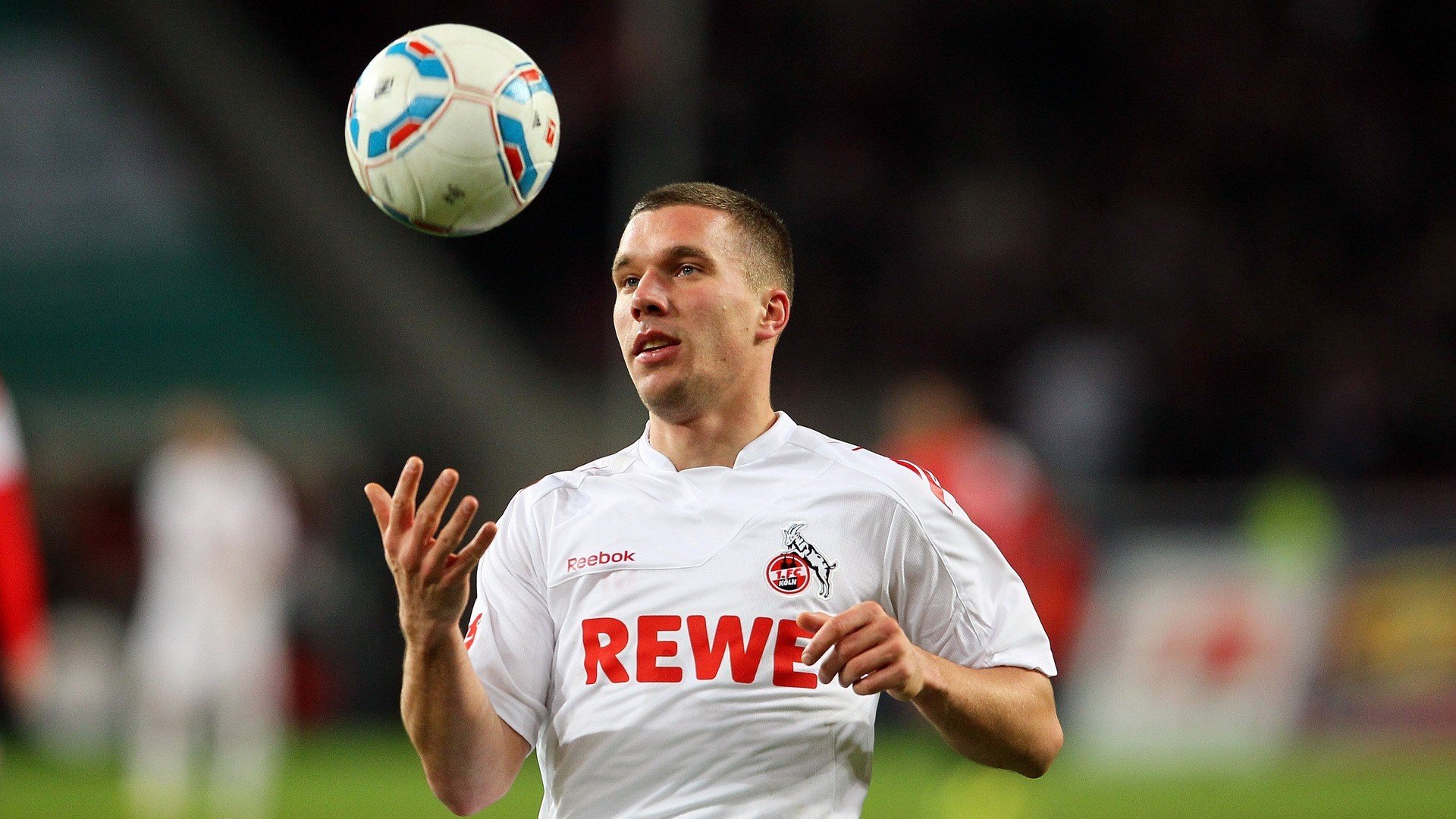 爱游戏综合娱乐-“德甲胜负瞬间决定联赛走向”，德甲连续不胜纪录